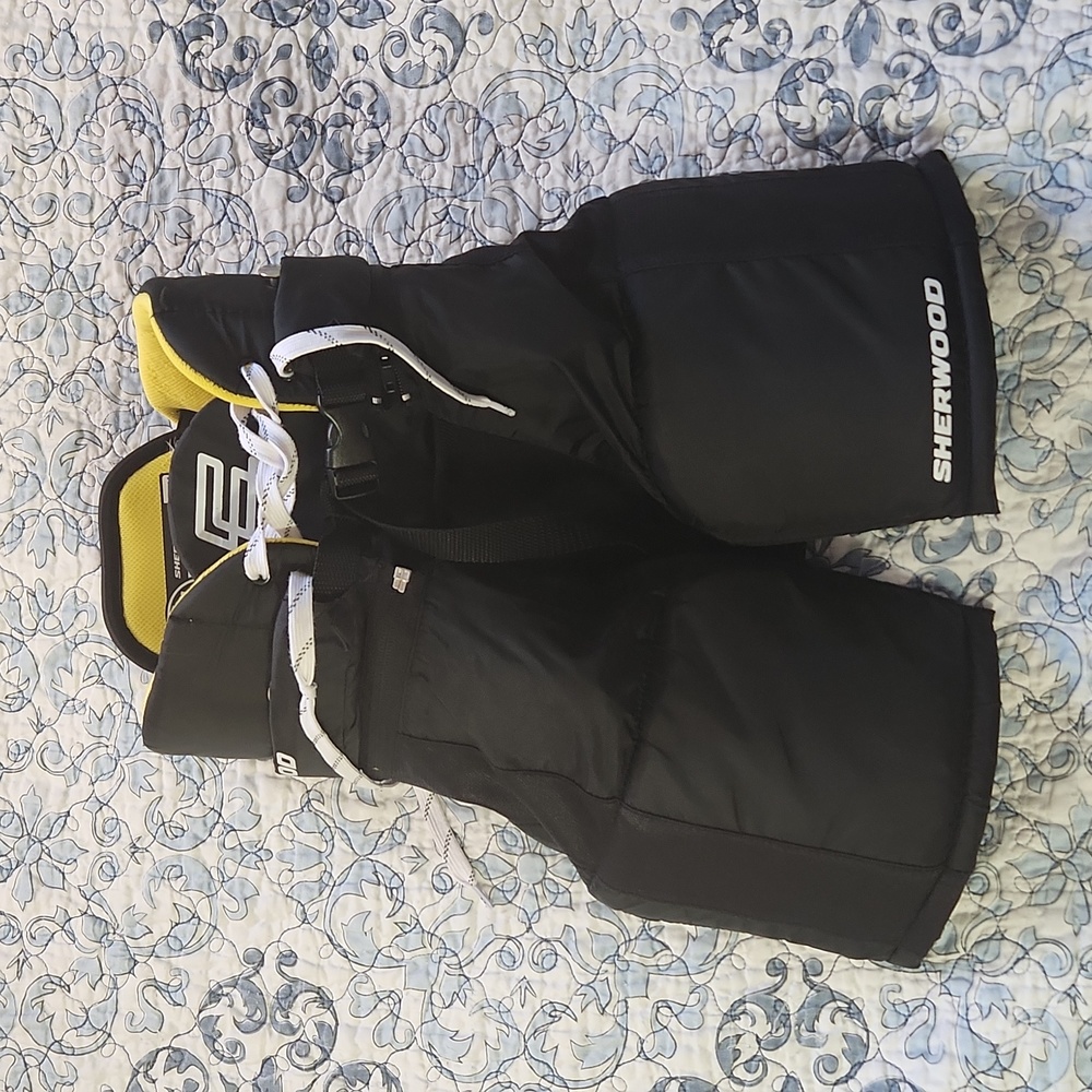 Youth hockey pants